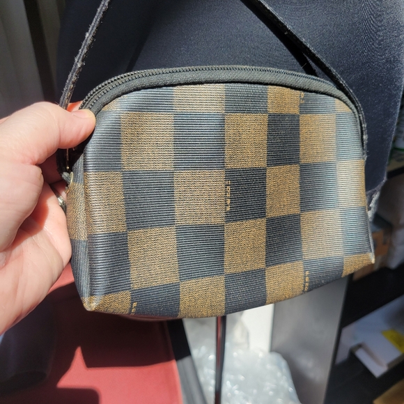 Fendi Vintage Cross Body Bag W/Logo - Authentic - Picture 4 of 15